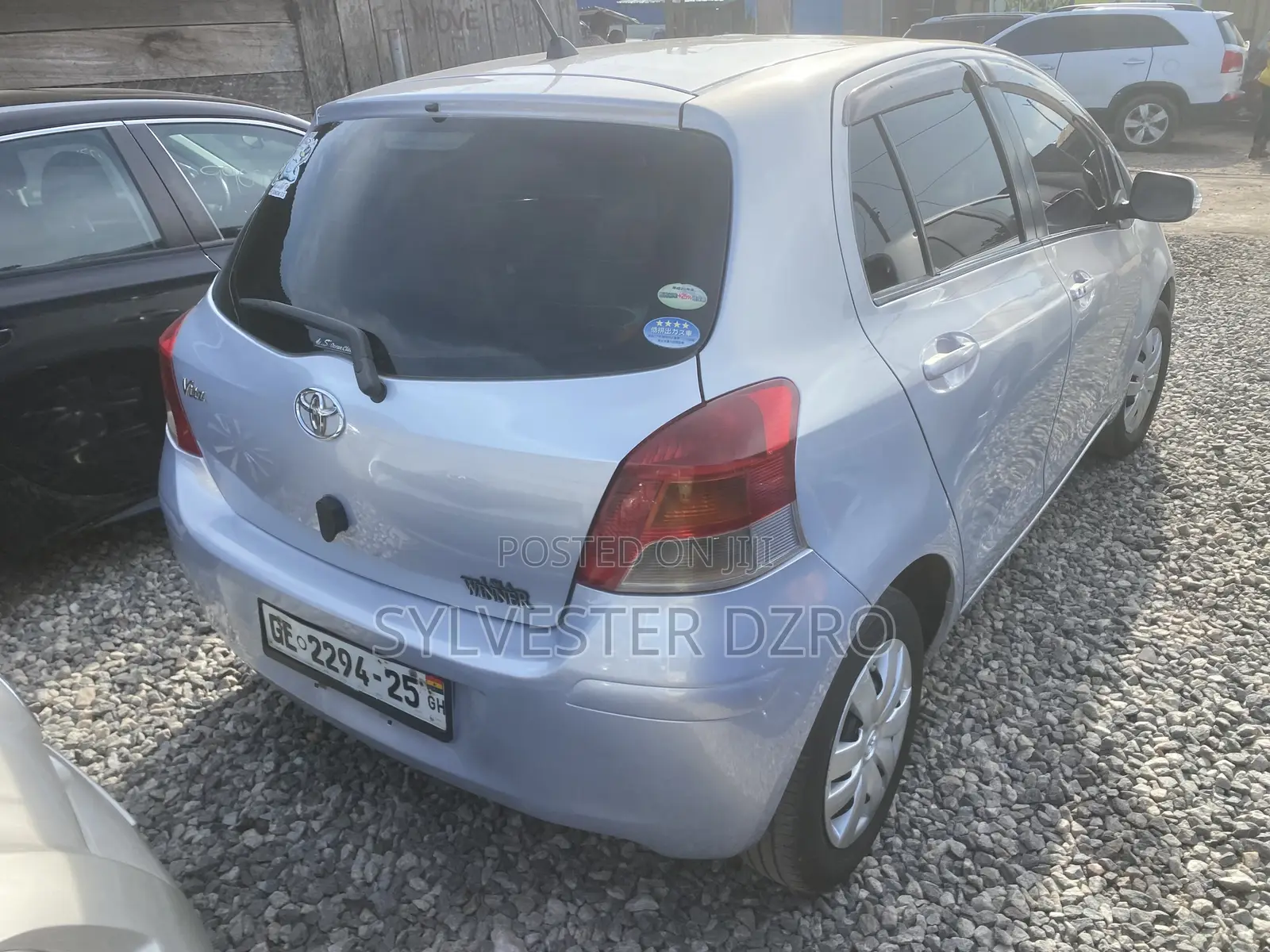 Toyota Vitz 2010 Silver