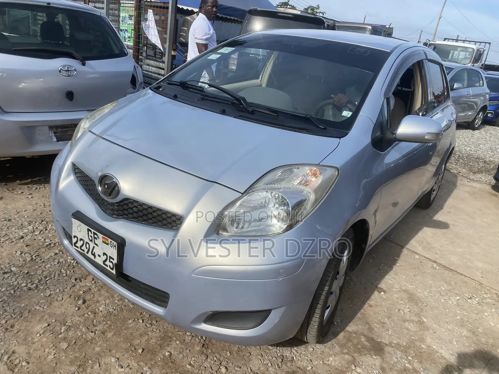 Toyota Vitz 2010 Silver