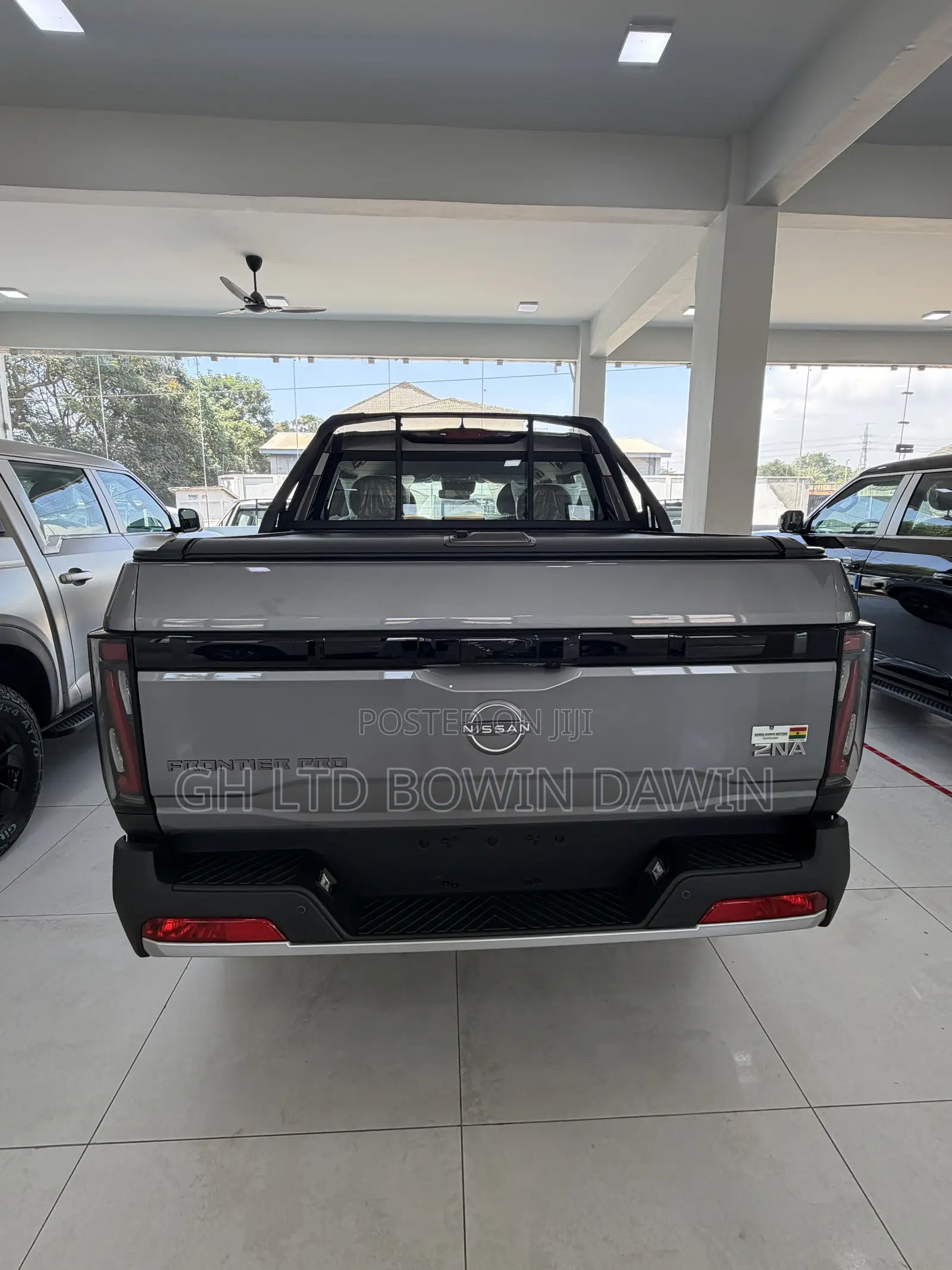New Nissan Frontier PRO-4X Crew Cab 4WD 5.0 ft. SB 2026 Gray