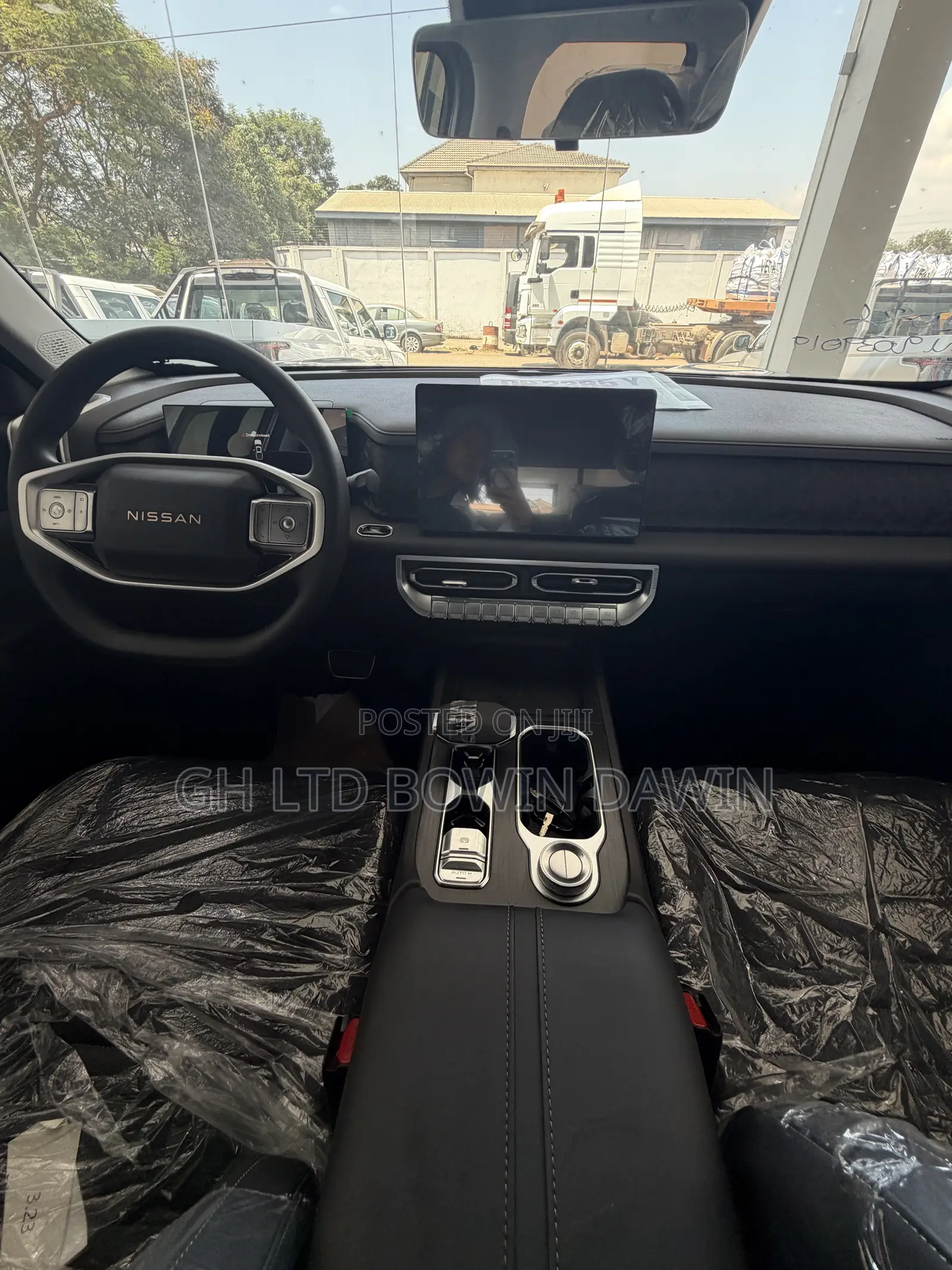 New Nissan Frontier PRO-4X Crew Cab 4WD 5.0 ft. SB 2026 Gray