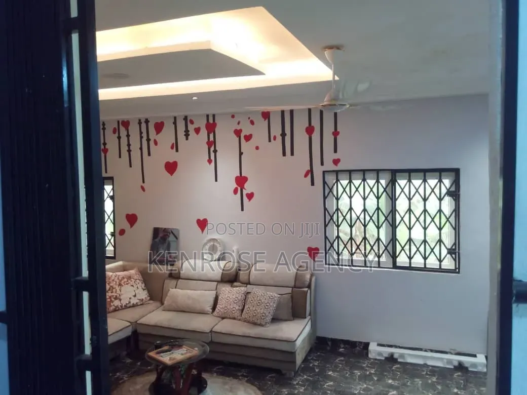 3bdrm House in Pokuase for sale