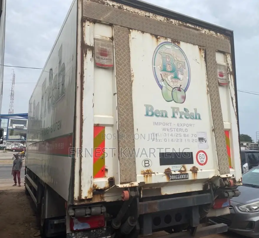 Refrigerator Truck