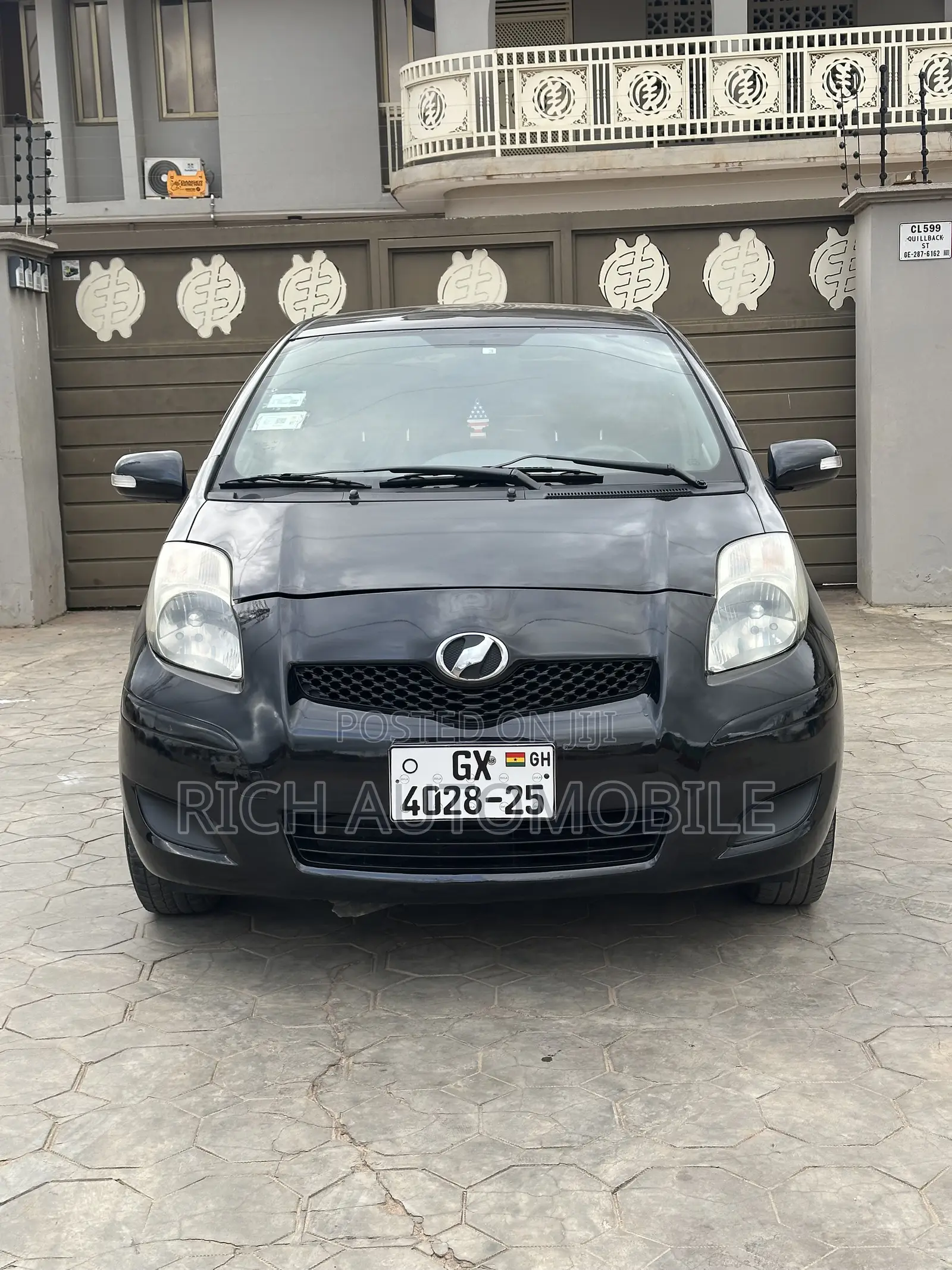 Toyota Vitz 1.3 AWD 5dr 2010 Black