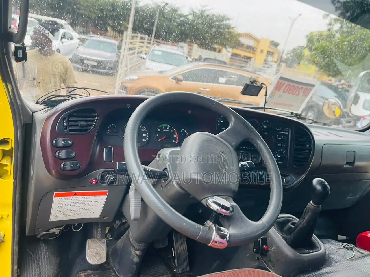 Hyundai County 2015 Yellow