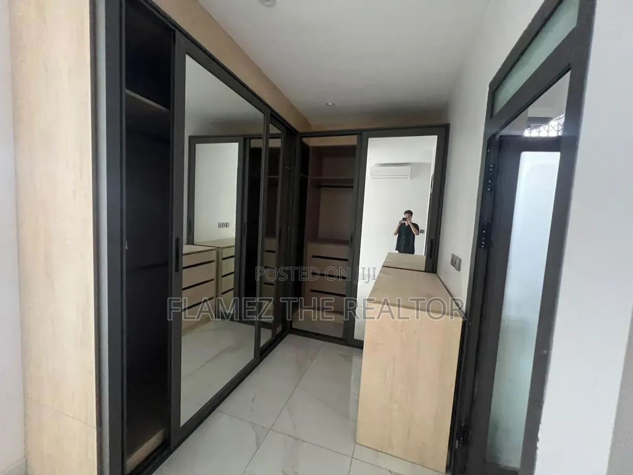 4bdrm House in Labone, Coffee Shop Area for rent
