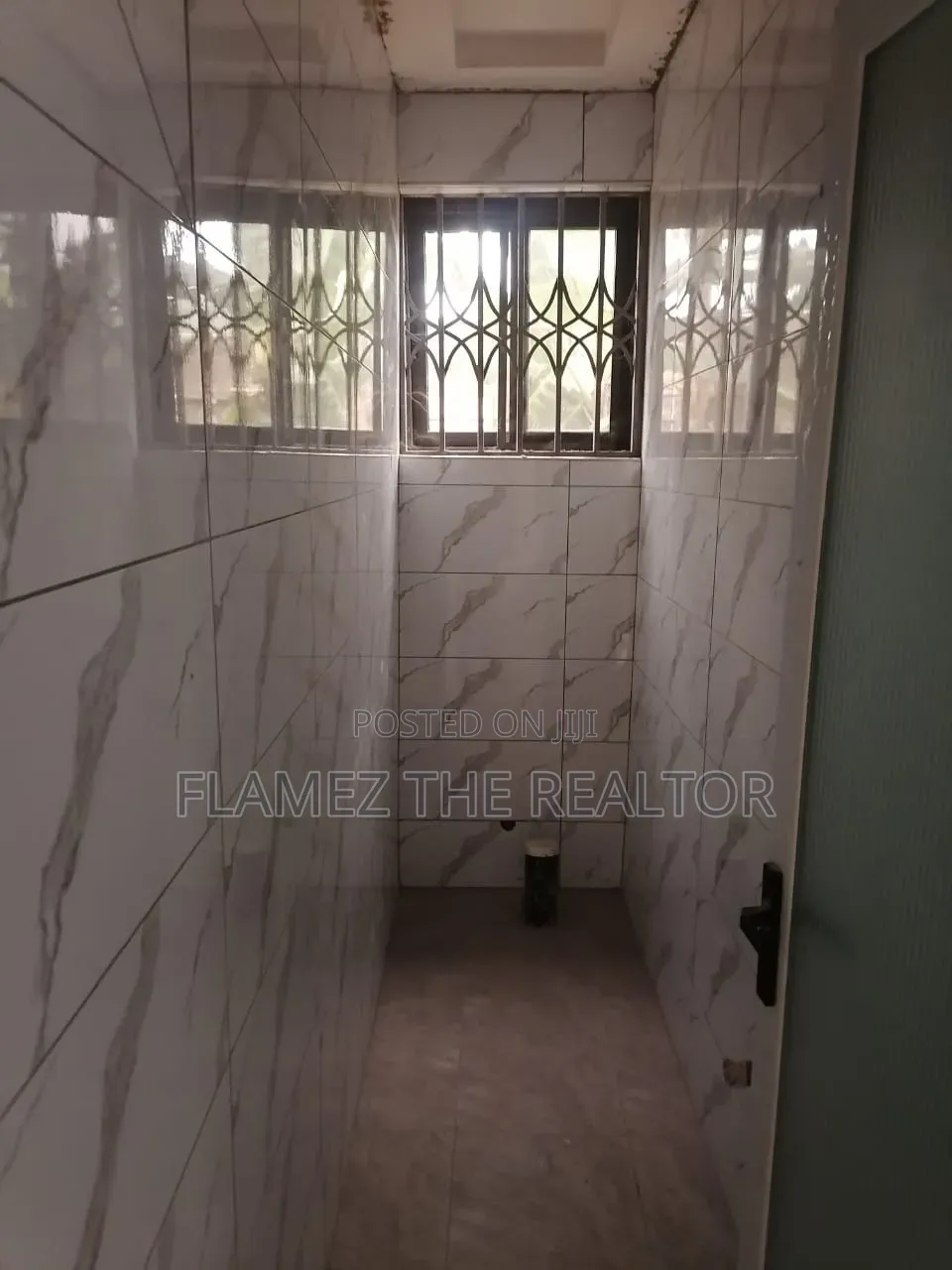 6bdrm Apartment in Sapeiman, Amasaman for sale