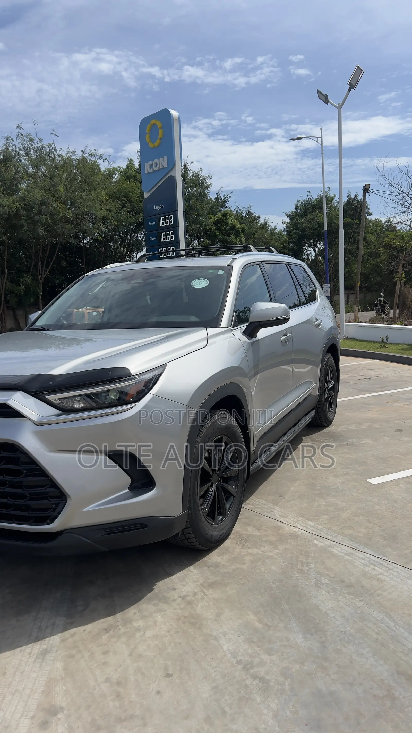 Toyota Grand Highlander XLE AWD 2024 Silver