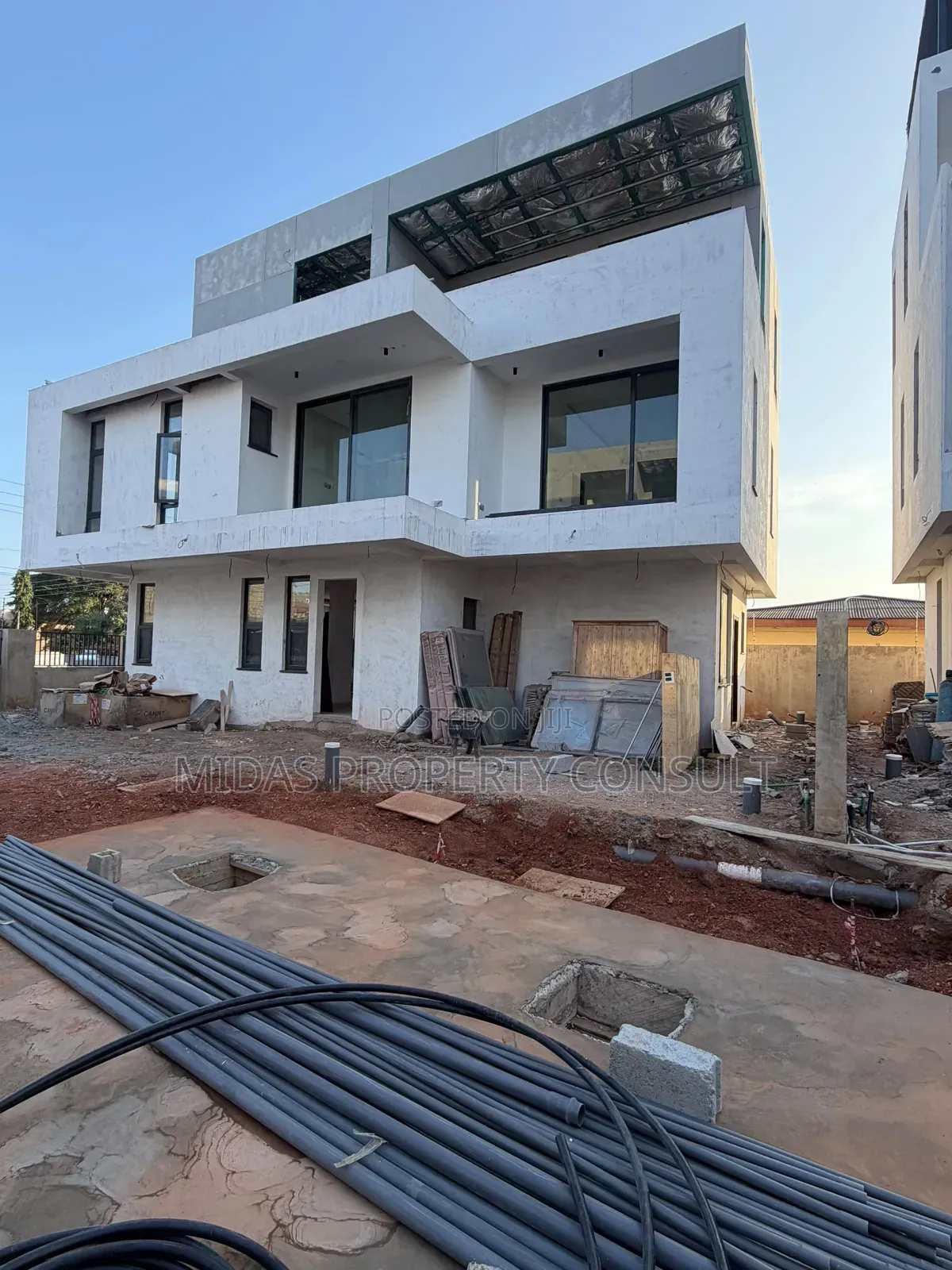 3bdrm Townhouse/Terrace in Dzorwulu for sale