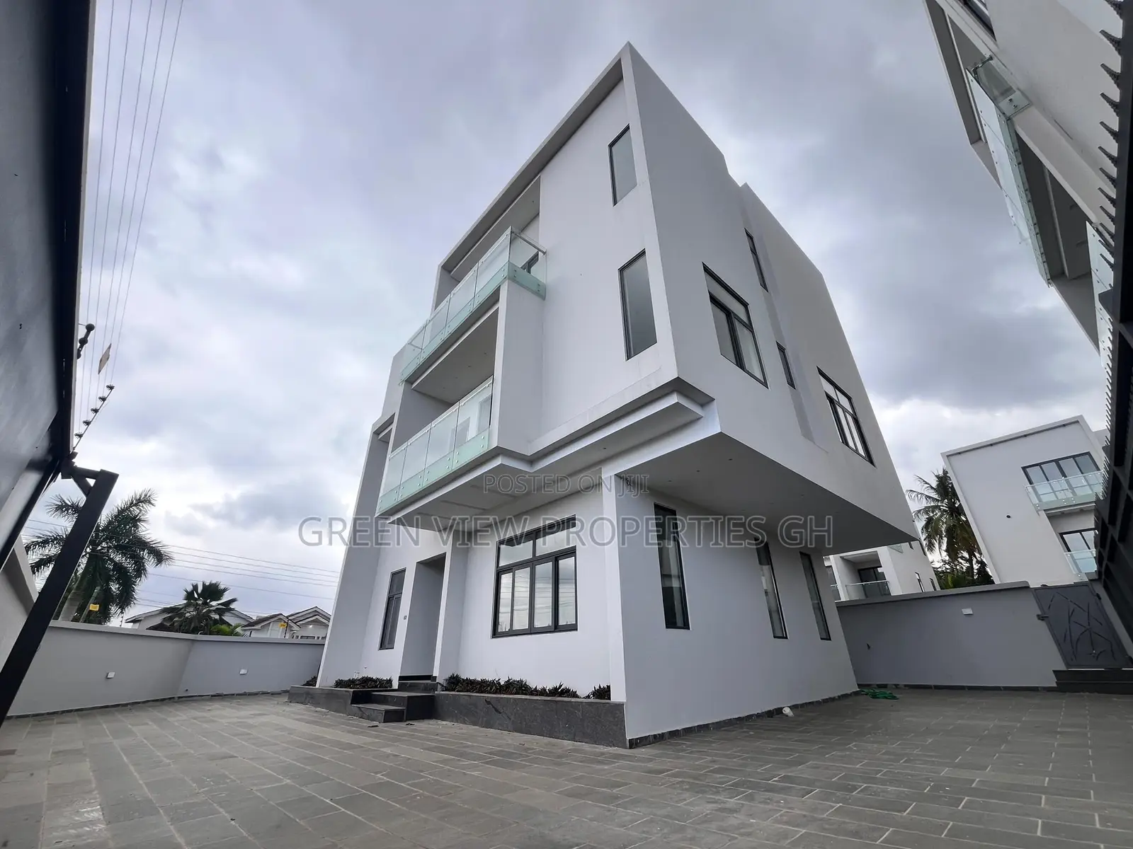 4bdrm Duplex in East Legon for rent