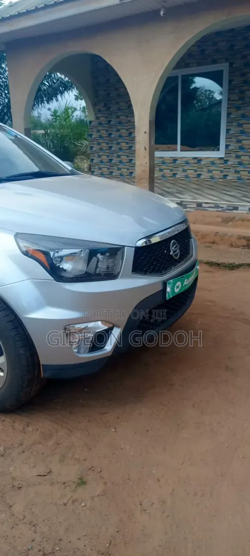 SsangYong Korando 2016 Silver