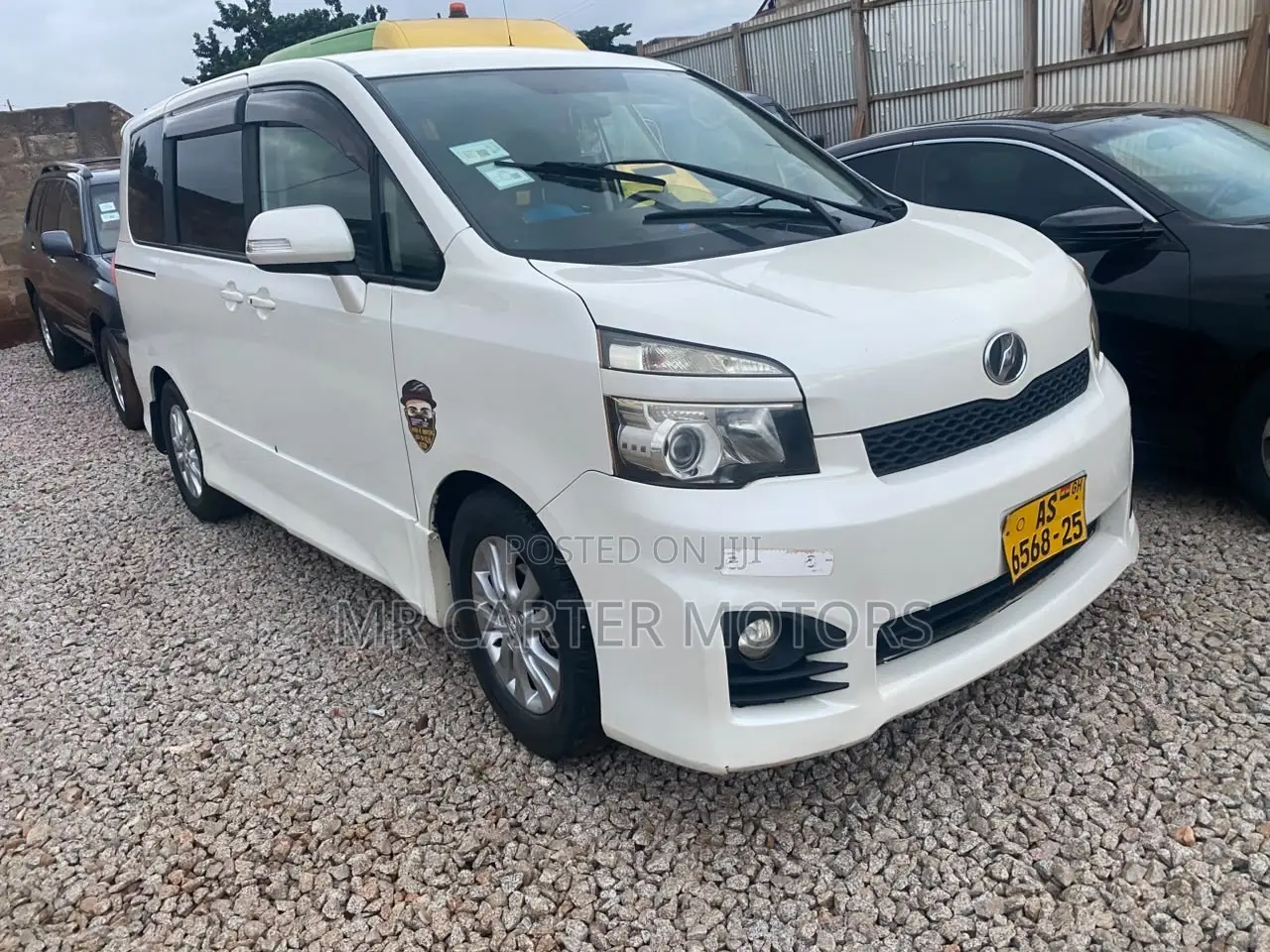 Toyota Voxy V 2WD 8-Seater 2013 White