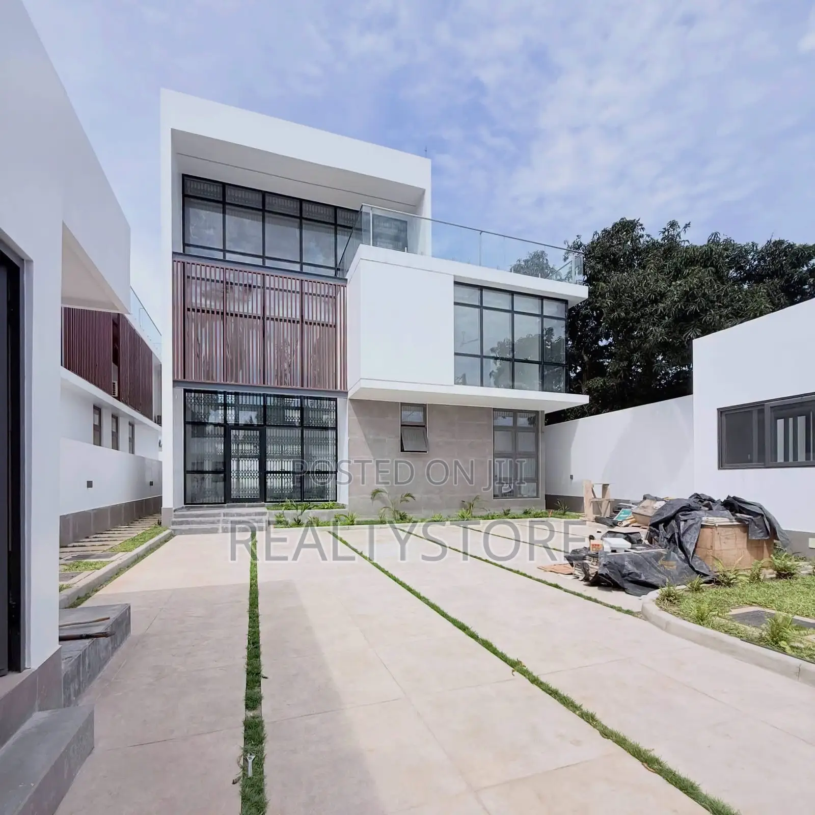 4bdrm House in Cantoment, Accra Metropolitan for rent