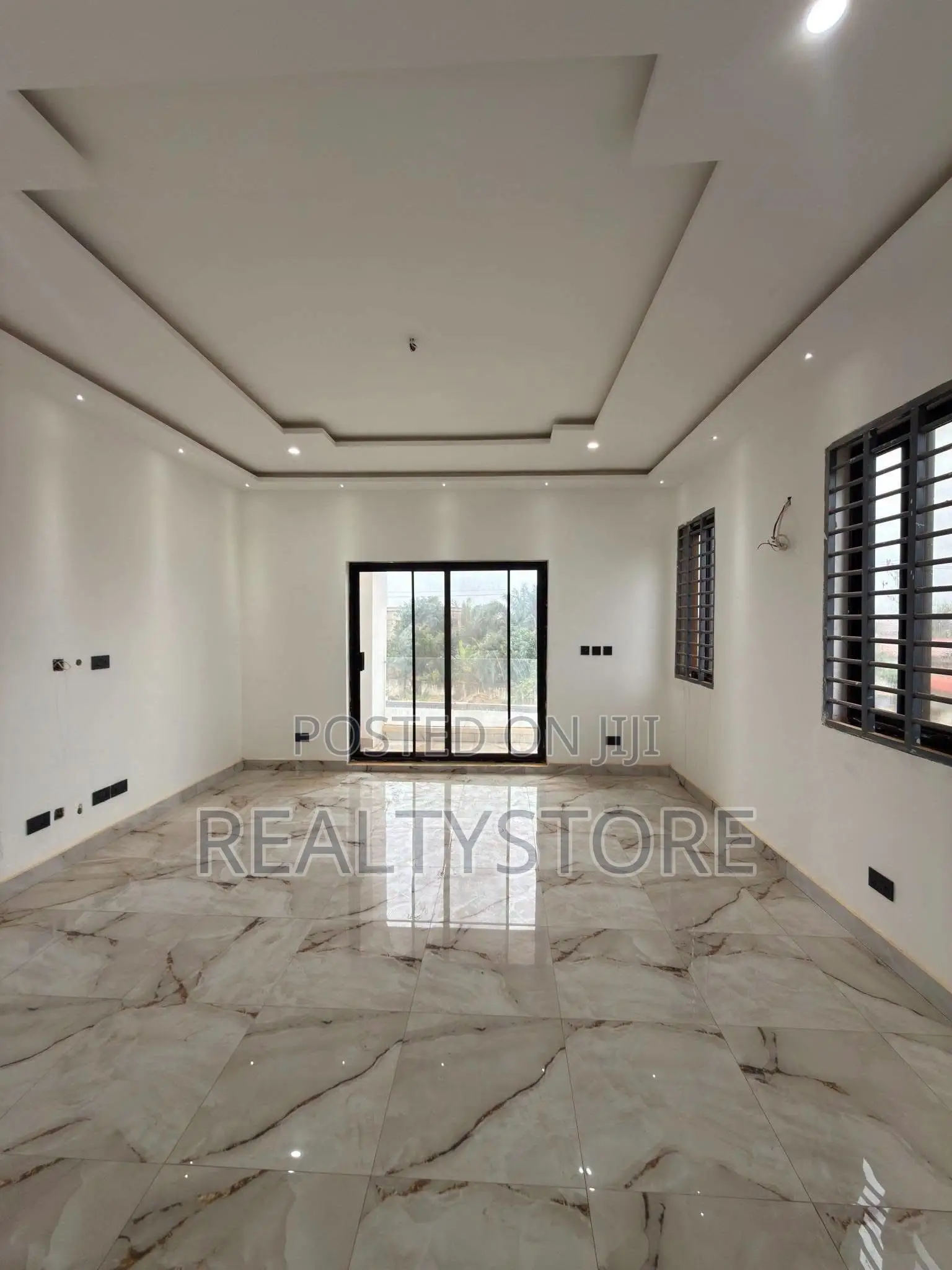 5bdrm House in Adenta, Accra Metropolitan for sale