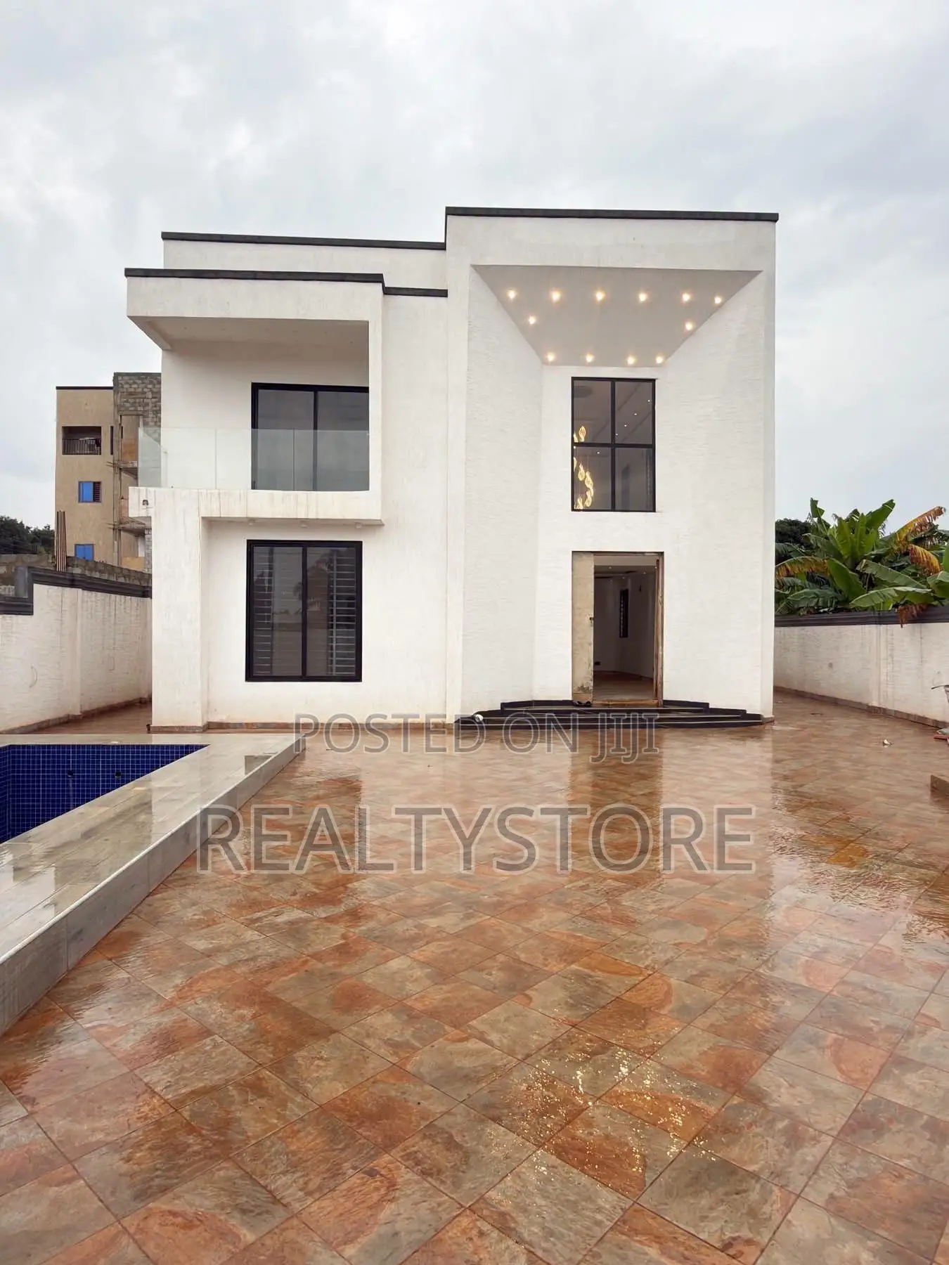 5bdrm House in Adenta, Accra Metropolitan for sale