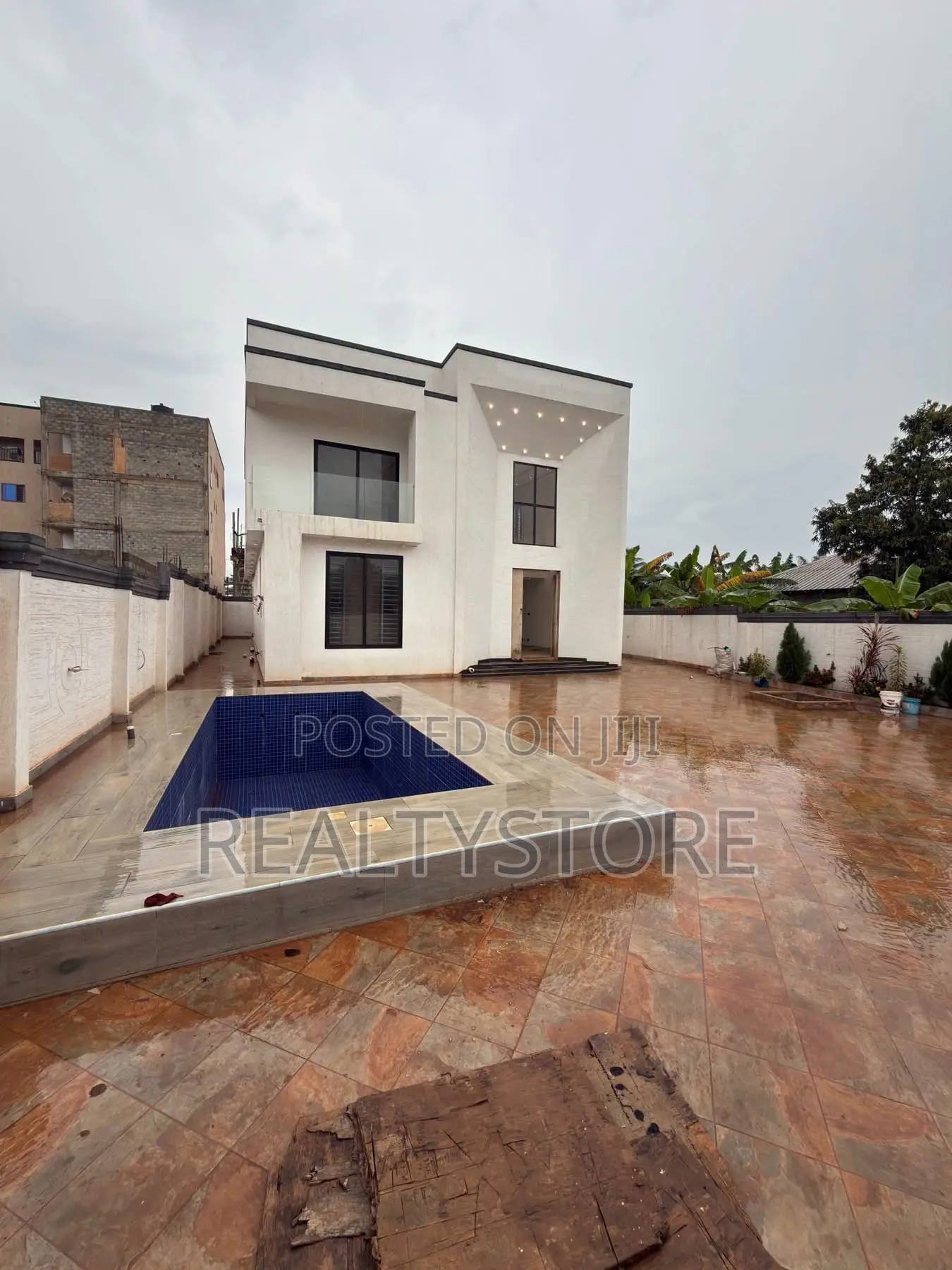 5bdrm House in Adenta, Accra Metropolitan for sale