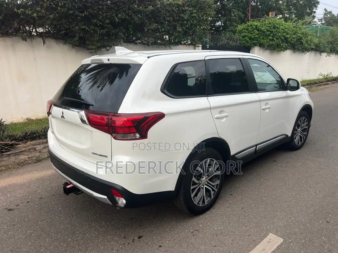 Mitsubishi Outlander ES FWD 2018 White