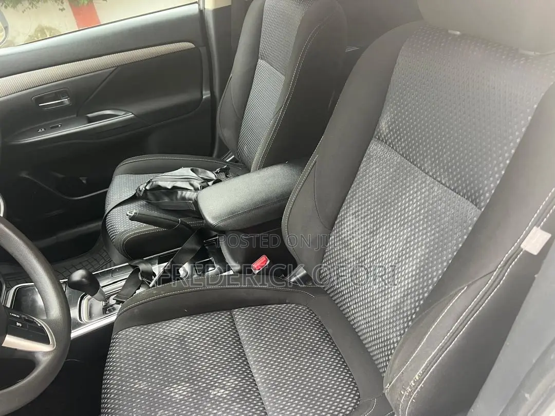 Mitsubishi Outlander ES FWD 2018 White