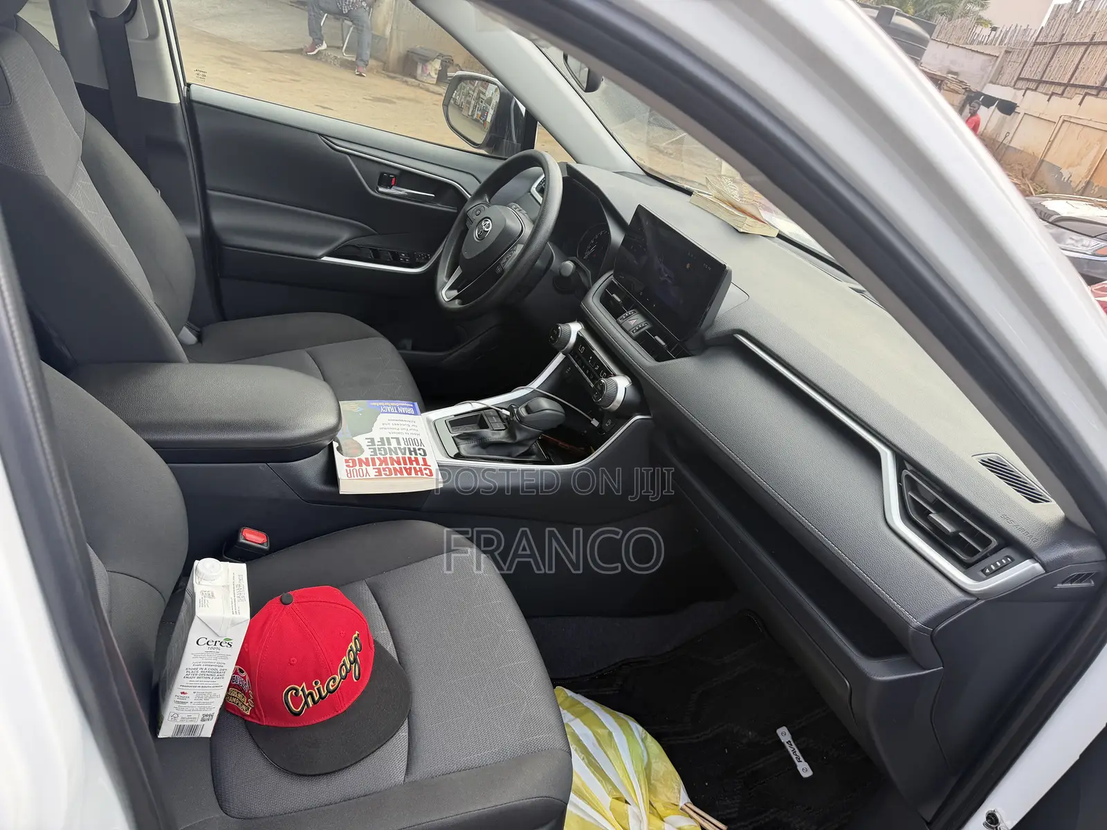 Toyota RAV4 XLE AWD 2024 White