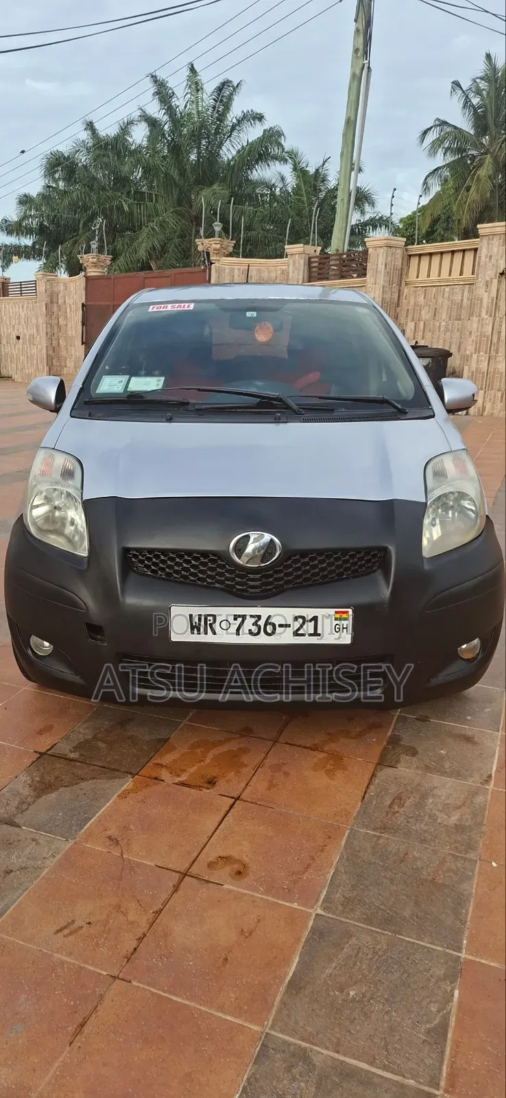 Toyota Vitz 2010 Silver