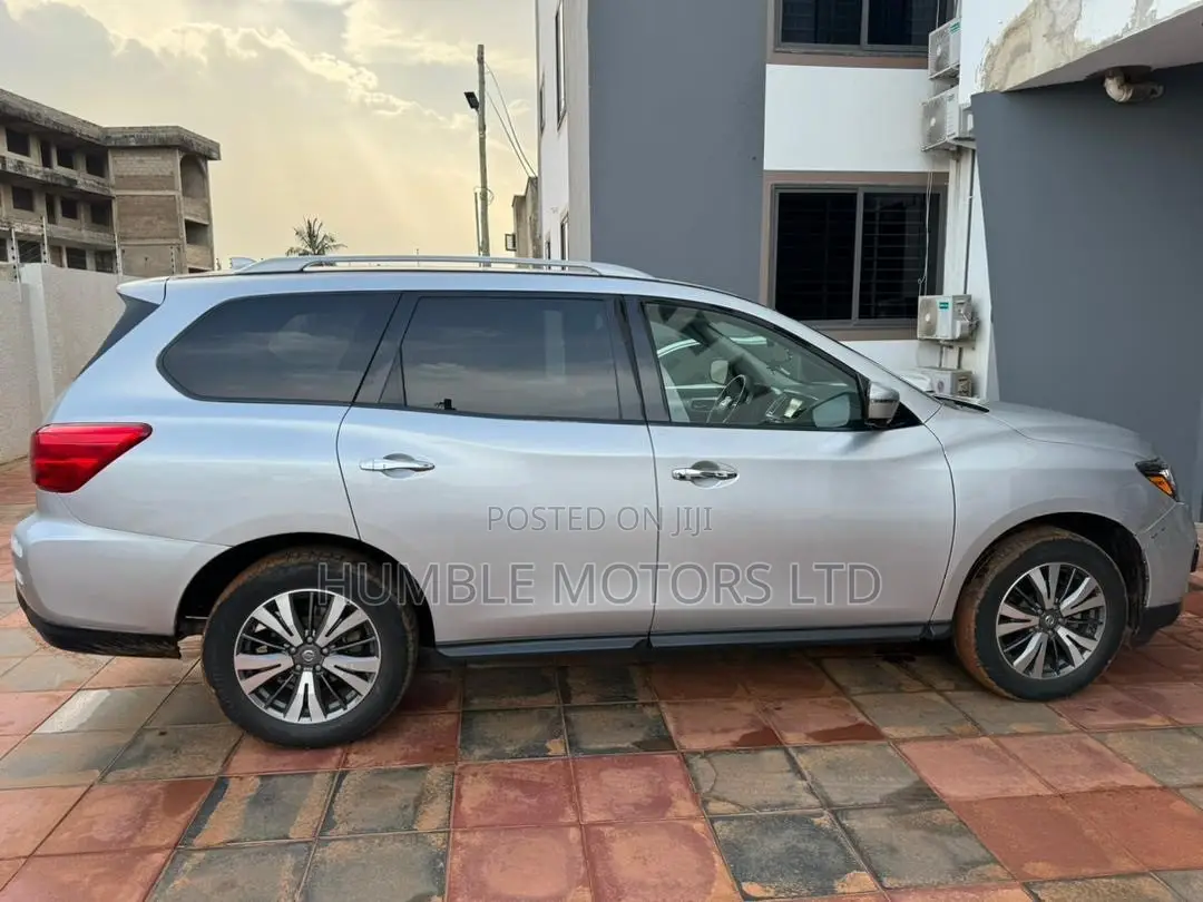 Nissan Pathfinder 2020 Silver