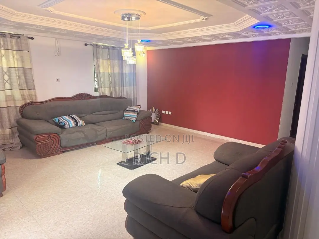 9bdrm Apartment in Community 25 for sale