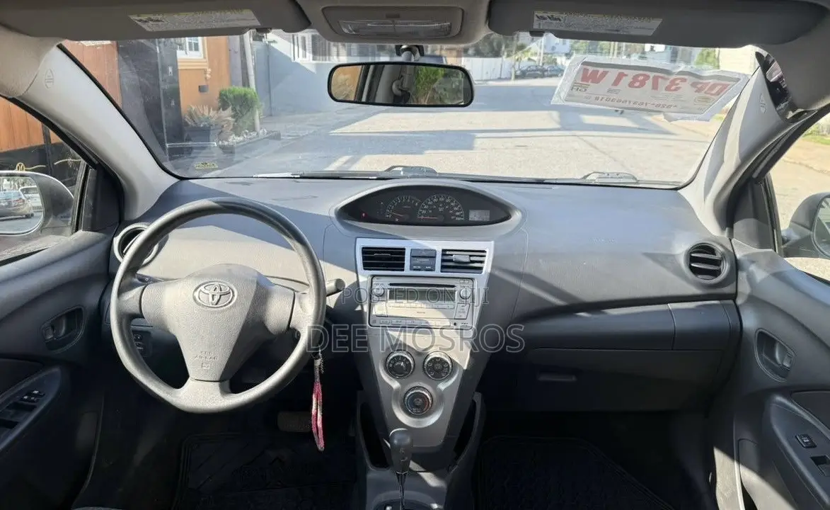 Toyota Yaris 2012 Silver