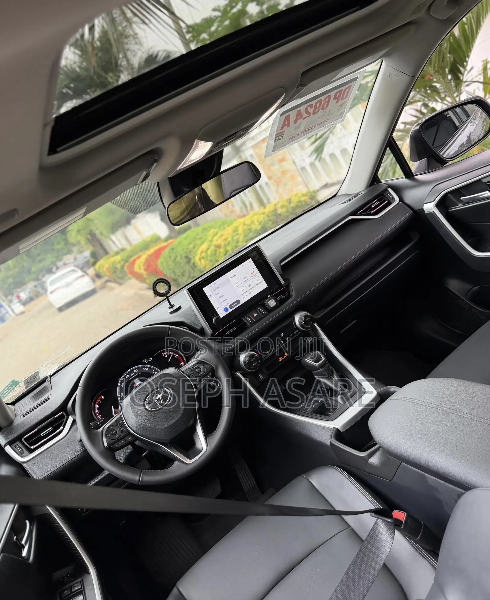 Toyota RAV4 XLE 2025