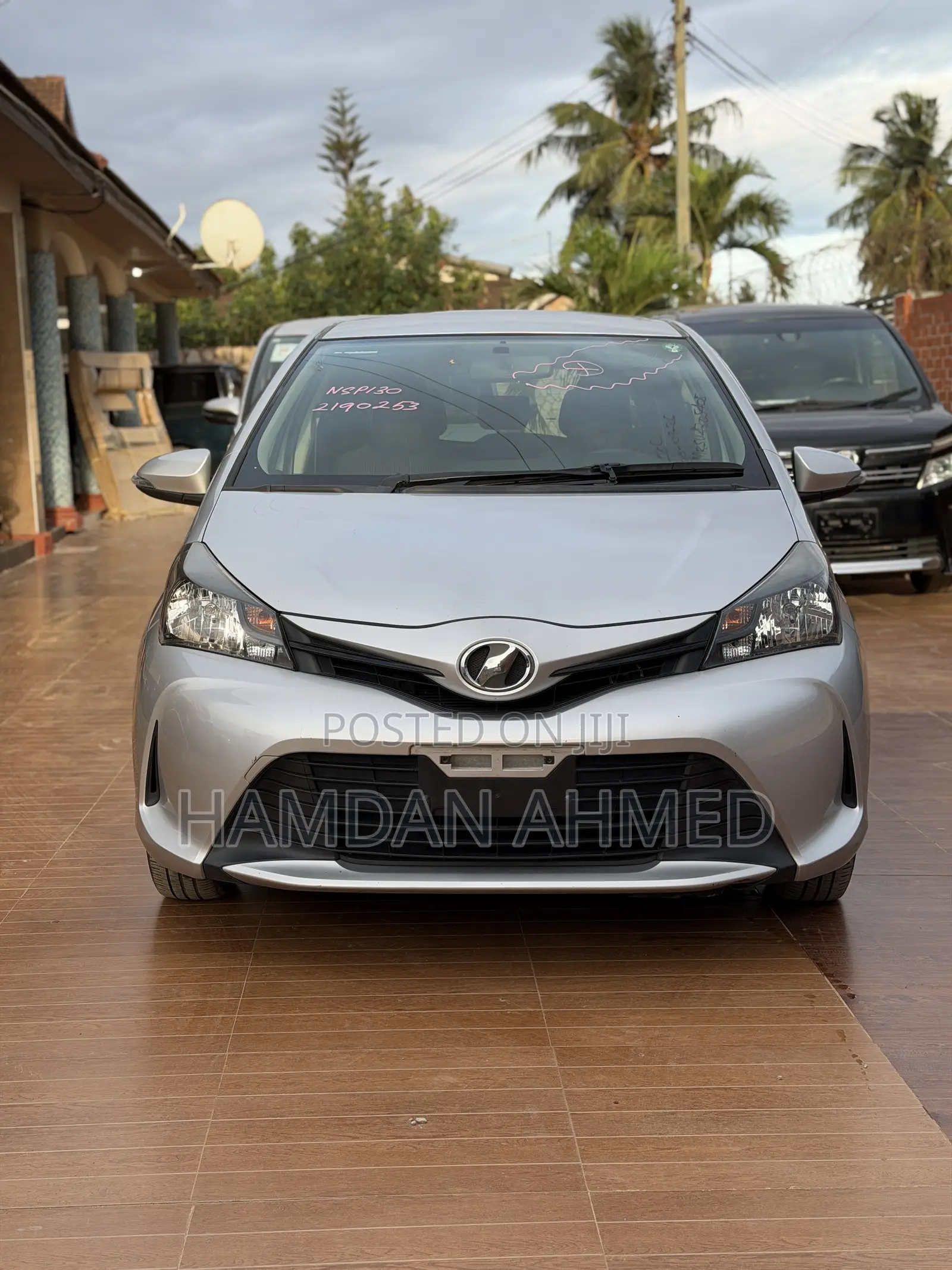Toyota Vitz 1.3 FWD 5dr 2015 Silver