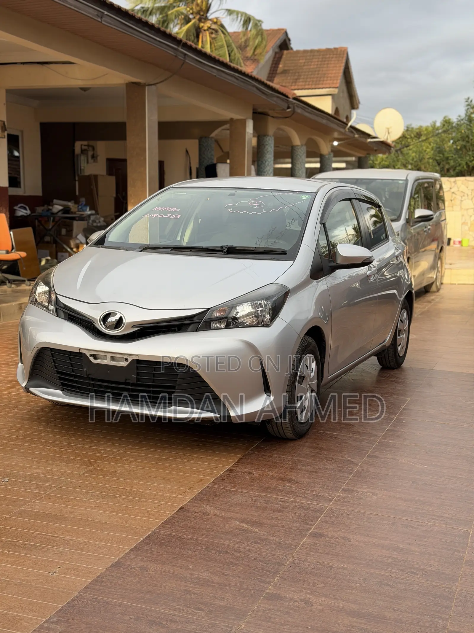 Toyota Vitz 1.3 FWD 5dr 2015 Silver