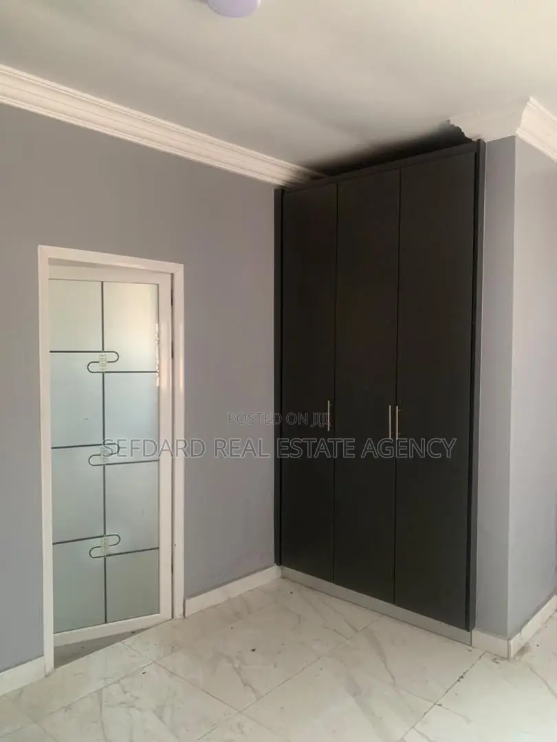 5bdrm House in Sefdard Properties, Adenta for rent