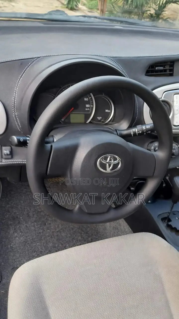 Toyota Vitz 1.3 AWD 3dr 2014 Gray