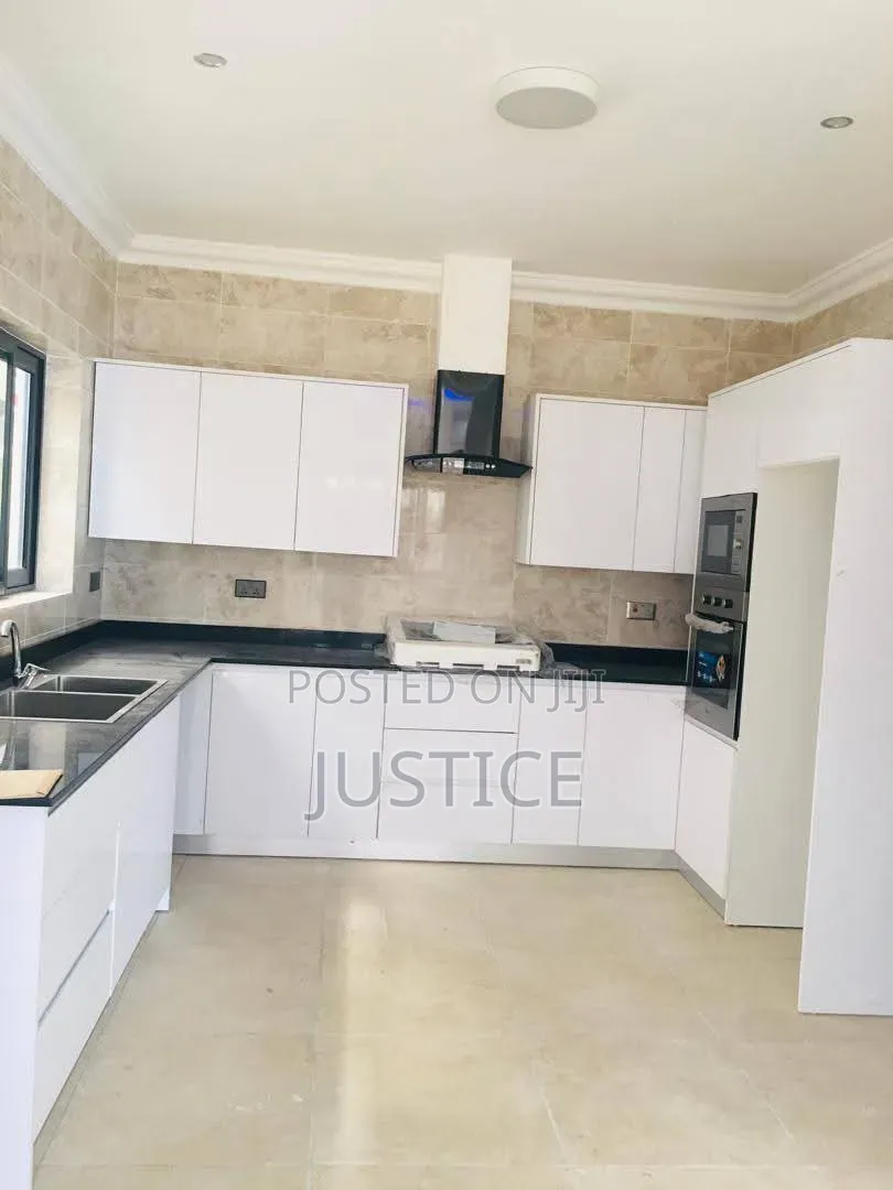 4bdrm Townhouse / Terrace in Adjiringanor, Otano for rent
