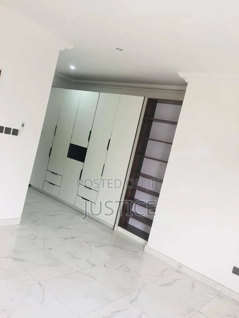4bdrm Townhouse / Terrace in Adjiringanor, Otano for rent