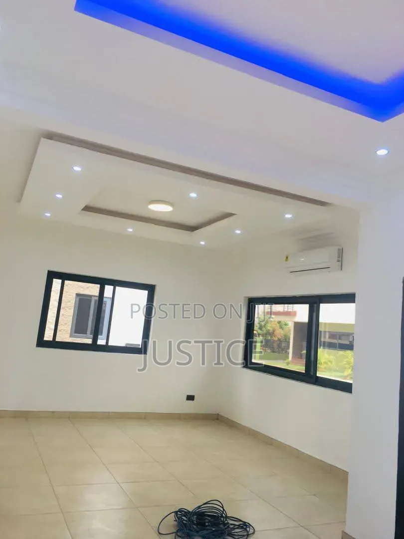 4bdrm Townhouse / Terrace in Adjiringanor, Otano for rent