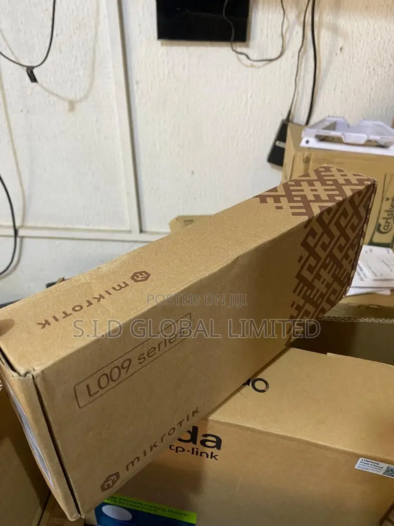 Connect With Mikrotik Loo9 Series -Loo9uigs-Rm8x Gigabit Ports-Poe