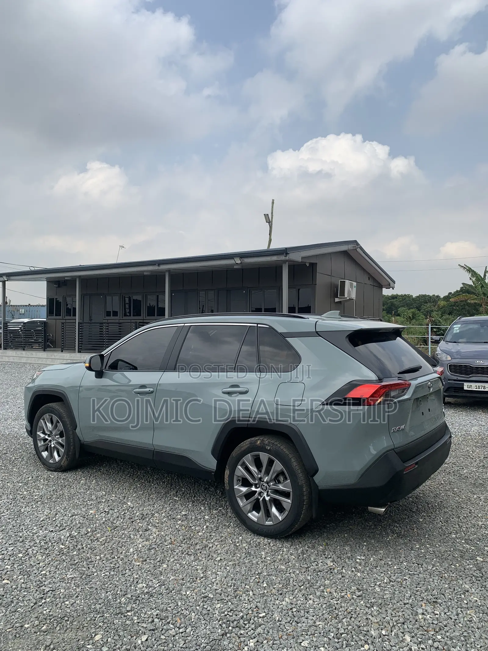 Toyota RAV4 XLE 2022 Teal