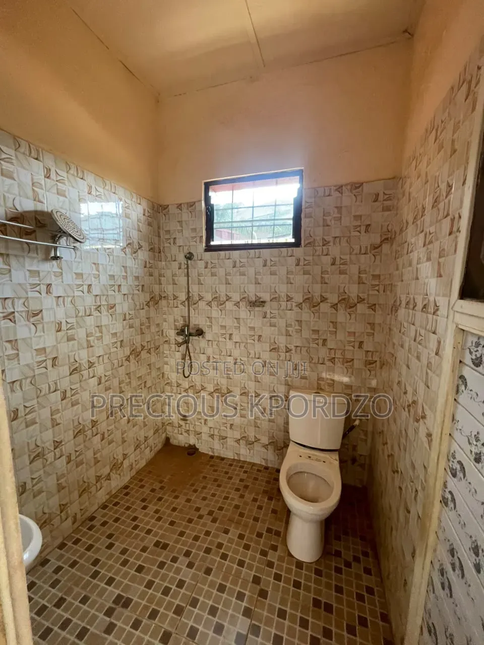 1bdrm Apartment in Adenta Housing Down for rent