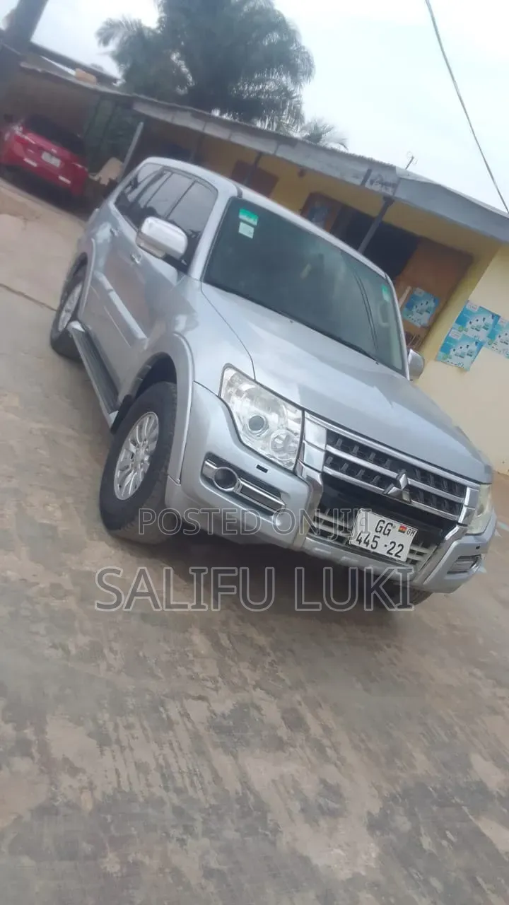 Mitsubishi Pajero 2014 Silver