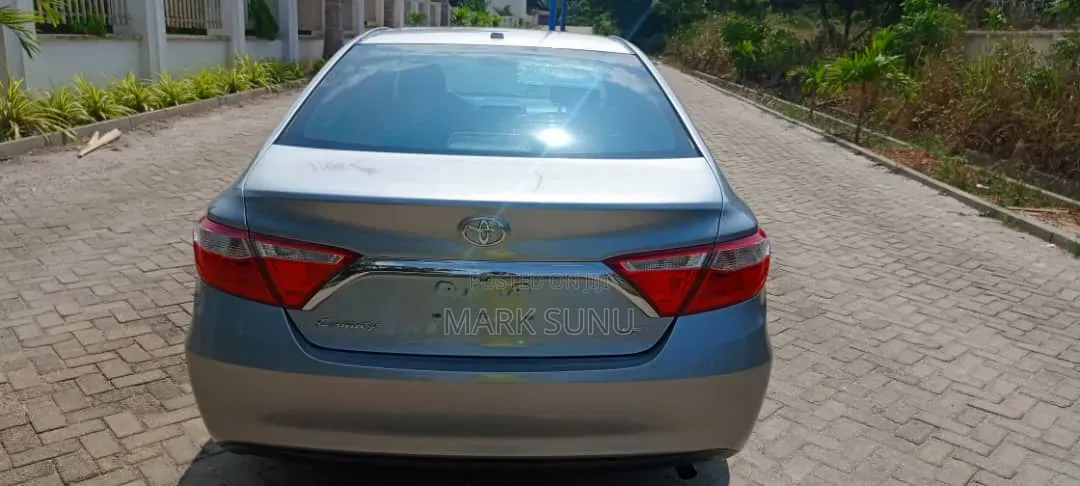 Toyota Camry LE 4dr Sedan (2.5L 4cyl 6A) 2016 Gray