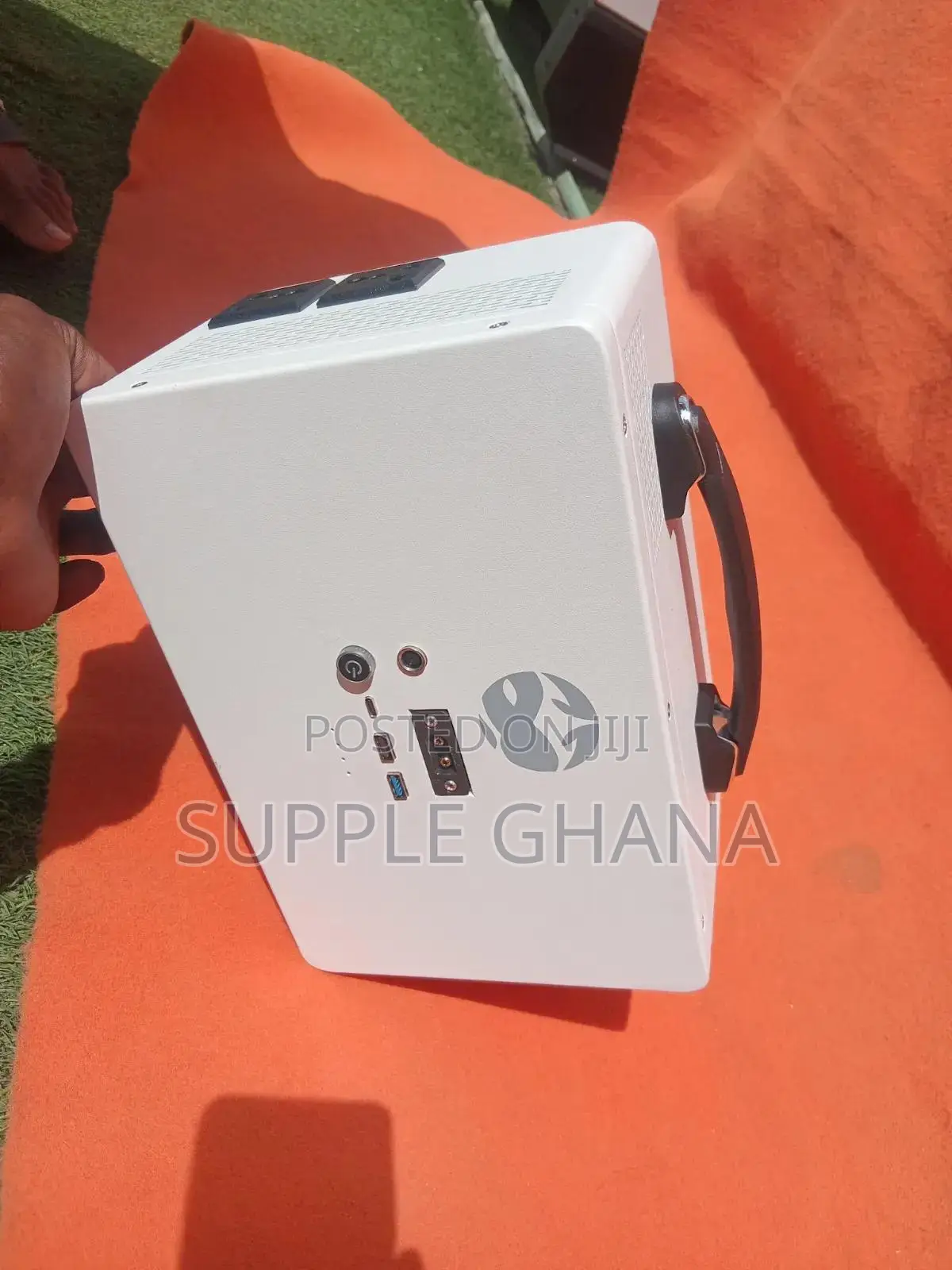 Super Quality Portable LED Projector Big Screen Entertainment at Home