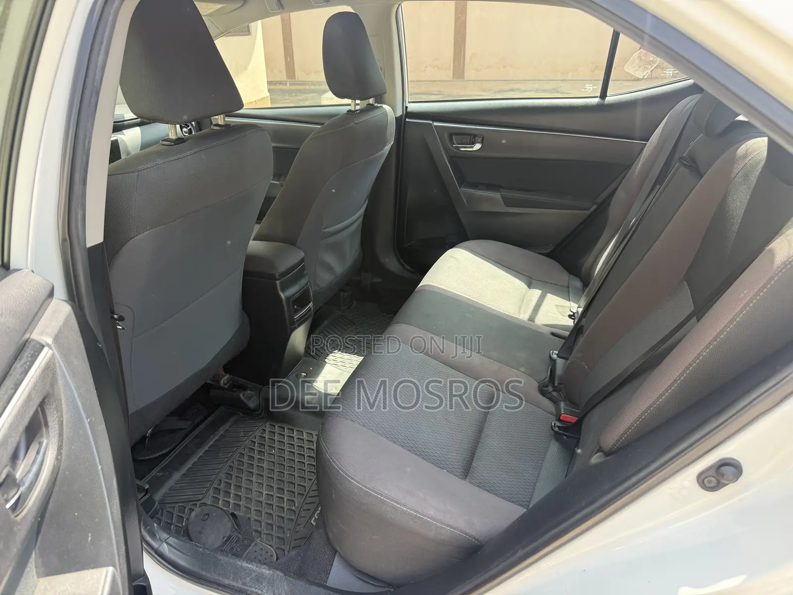 Toyota Corolla LE Eco (1.8L 4cyl 2A) 2019 White