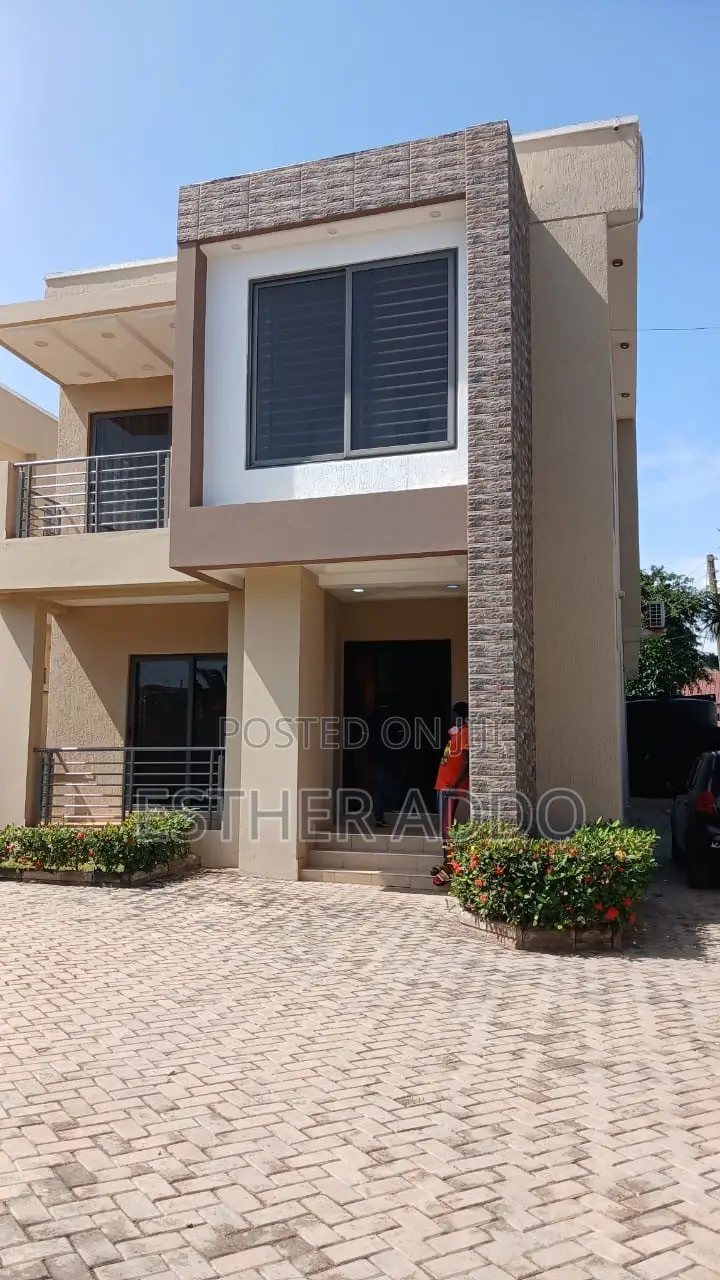 4bdrm Duplex in American House for rent