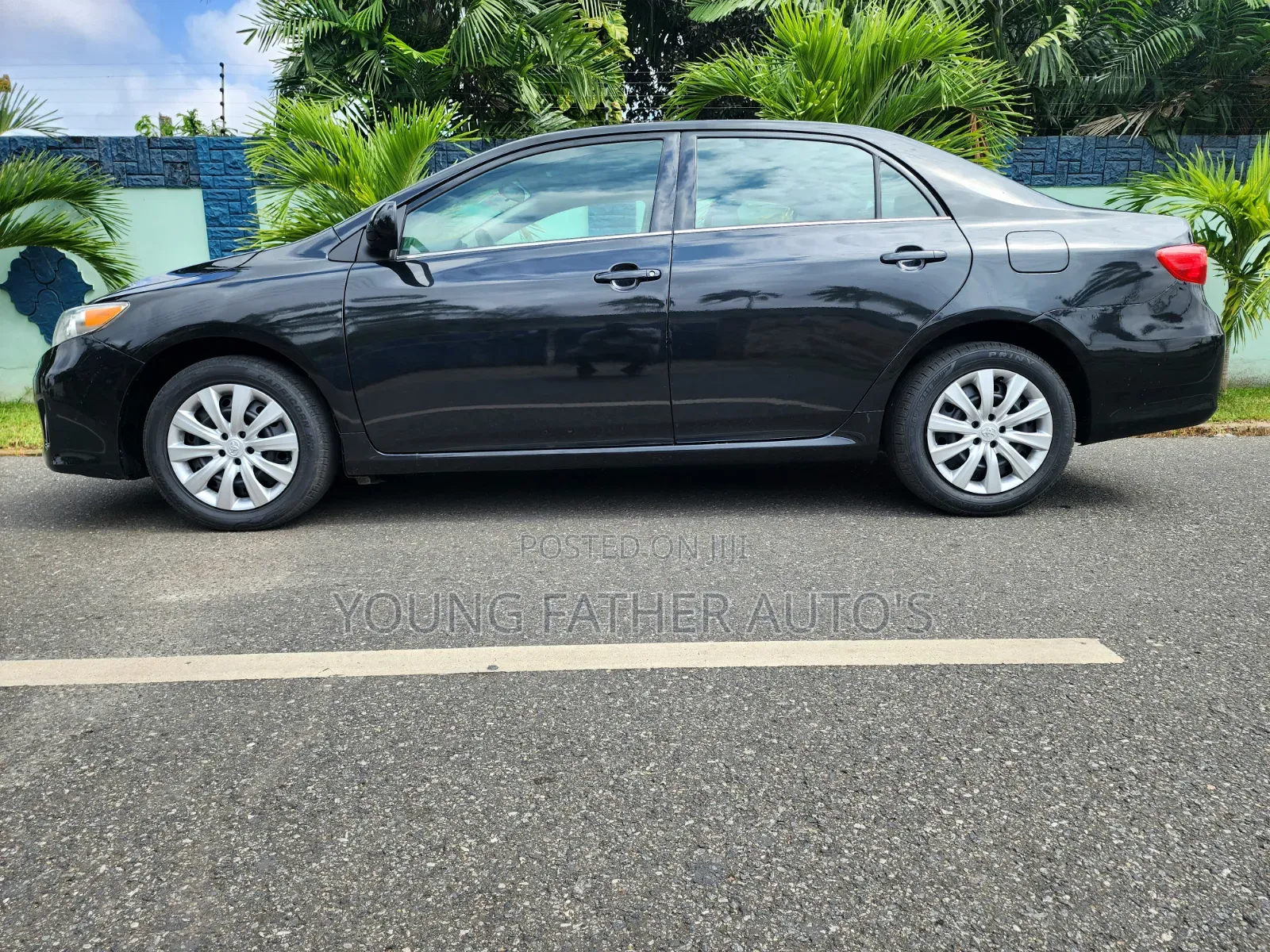 Toyota Corolla LE Special Edition 4dr Sedan (1.8L 4cyl 4A) 2013 Black