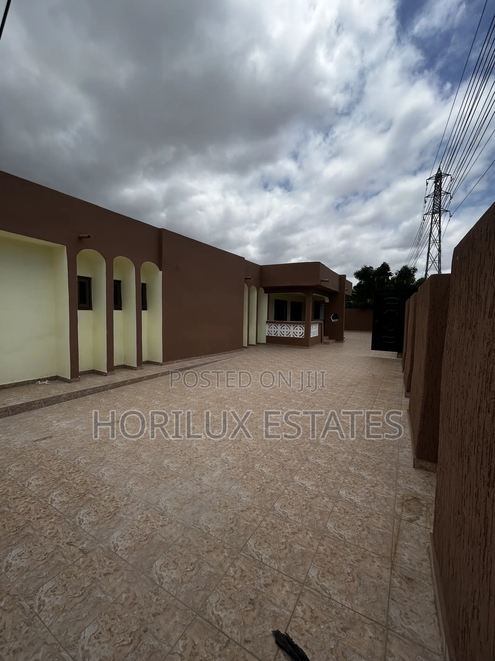 4bdrm Bungalow in Santa Maria Washing for sale