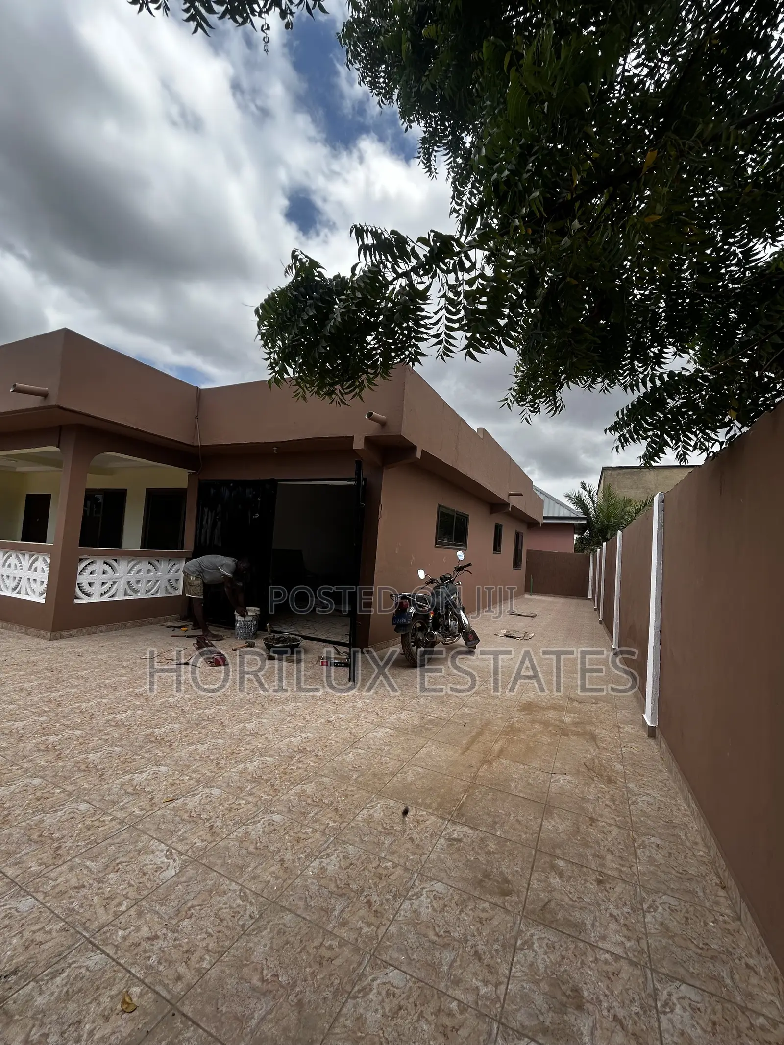 4bdrm Bungalow in Santa Maria Washing for sale