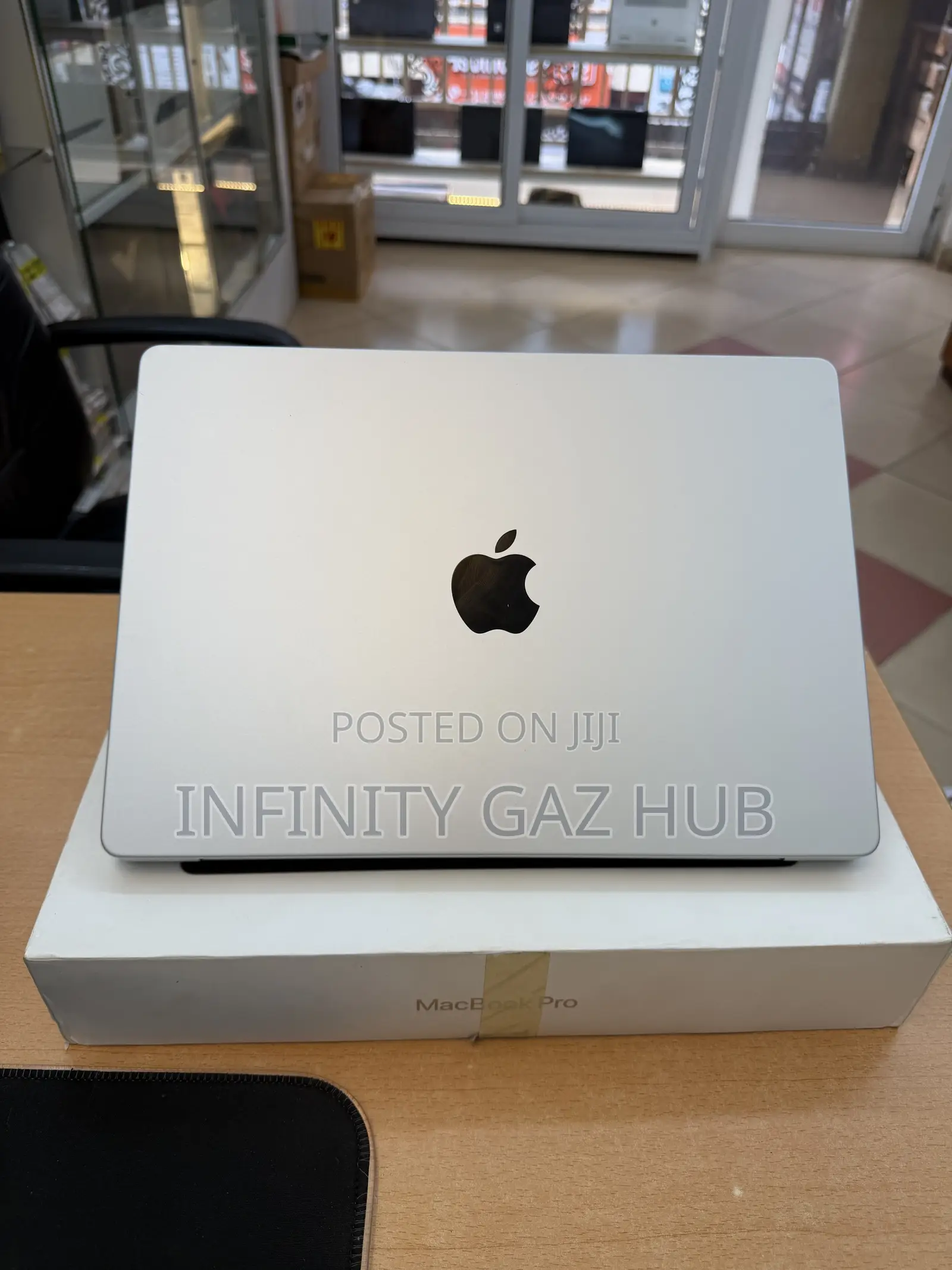 Laptop Apple MacBook Pro 2024 M4 16GB Apple M4 SSHD (Hybrid) 512GB