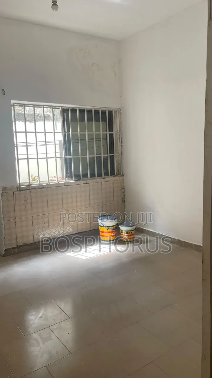 1bdrm Apartment in Lapaz Racecourse, Nyanmekye for rent