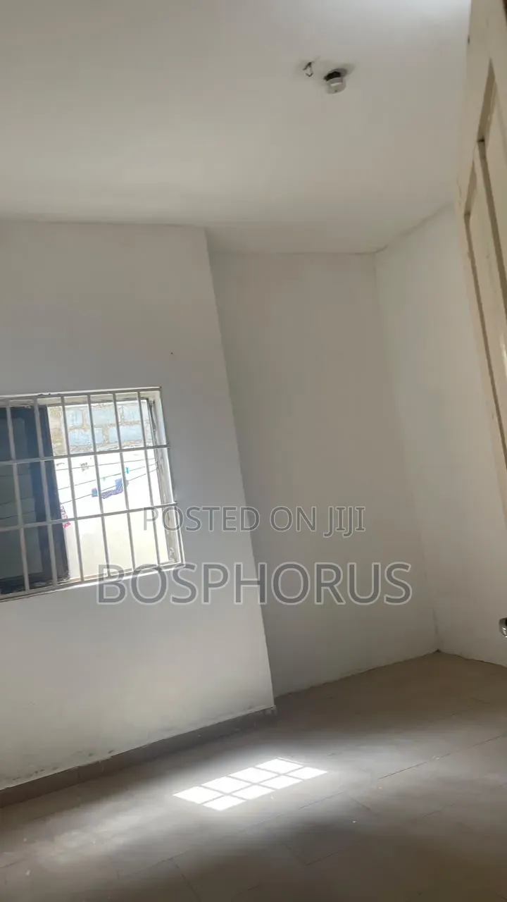 1bdrm Apartment in Lapaz Racecourse, Nyanmekye for rent