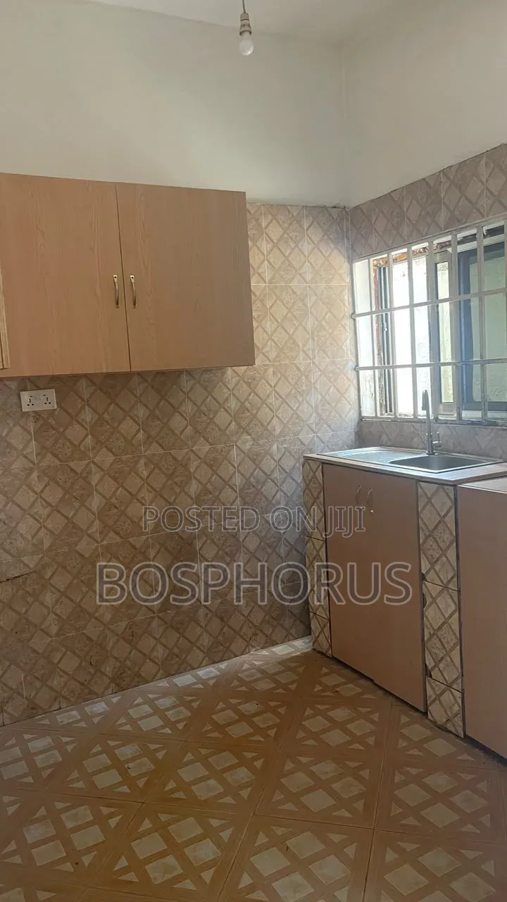 1bdrm Apartment in Lapaz Racecourse, Nyanmekye for rent