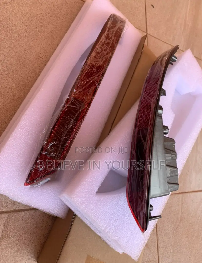 Mitsubishi Outlander 2022 2023 2024 2025 Back Bumper Reflector